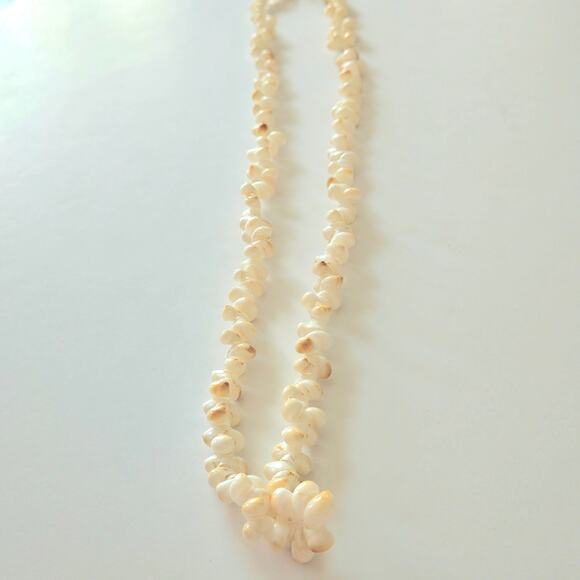 Island Chic: Vintage Hawaiian Shell Necklace Set - Picture 6 of 16